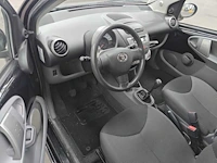 Toyota aygo 1.0-12v comfort navigator 2011 | 92-pgp-1 - afbeelding 6 van  17
