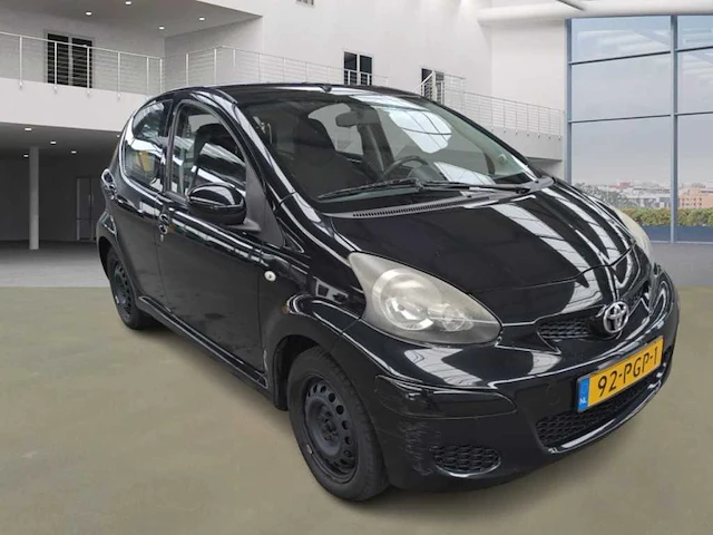 Toyota aygo 1.0-12v comfort navigator 2011 | 92-pgp-1 - afbeelding 10 van  17