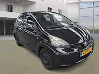 Toyota aygo 1.0-12v comfort navigator 2011 | 92-pgp-1 - afbeelding 10 van  17