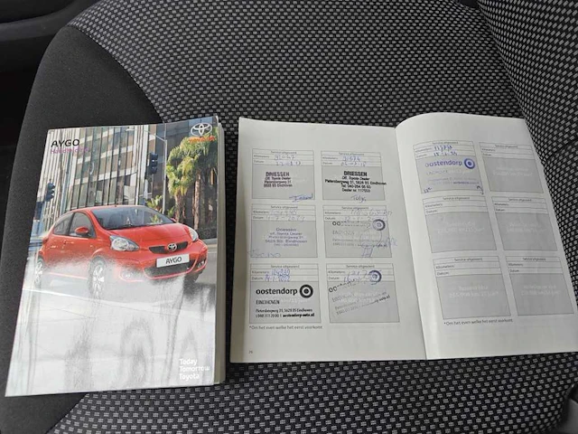 Toyota aygo 1.0-12v comfort navigator 2011 | 92-pgp-1 - afbeelding 13 van  17