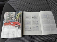 Toyota aygo 1.0-12v comfort navigator 2011 | 92-pgp-1 - afbeelding 13 van  17