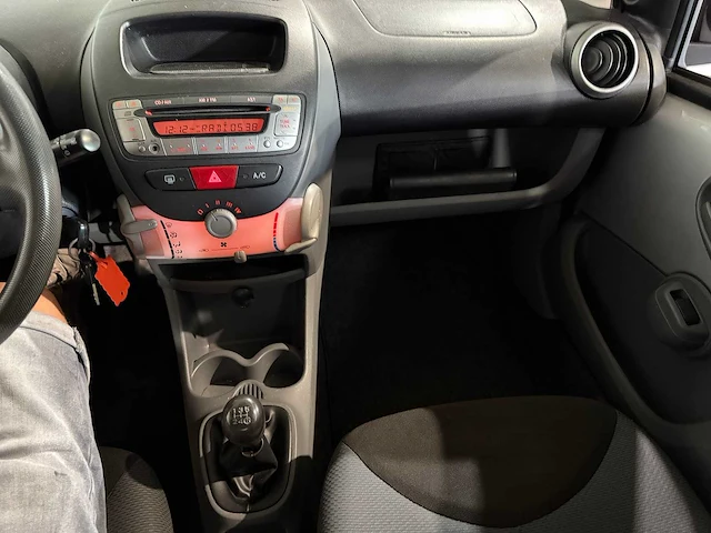 Toyota aygo 1.0-12v, gn-153-t - afbeelding 2 van  12