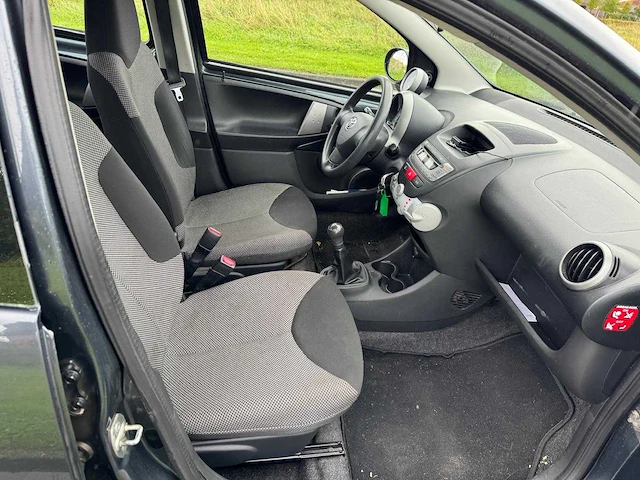 Toyota aygo 1.0 vvt-i comfort 4-deurs airco kf-251-z - afbeelding 11 van  14