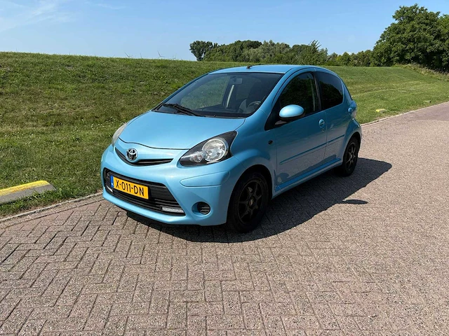 Toyota aygo 1.0 vvt-i comfort , x-011-dn - afbeelding 1 van  23