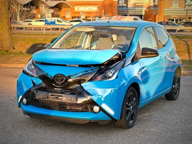 Toyota aygo 1.0 vvt i x cite. jg-744-h - afbeelding 1 van  17