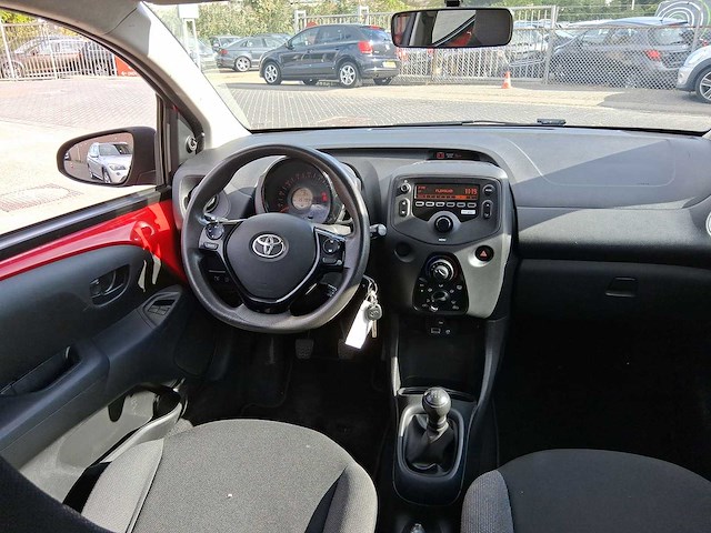 Toyota aygo 1.0 vvt-i x-fun 2017 | nv-249-l - afbeelding 21 van  30