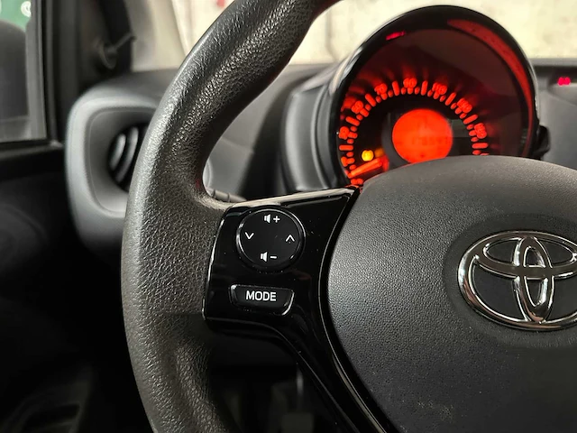 Toyota aygo 1.0 vvt-i x-fun 72pk 2020 (org-nl & eerste eigenaar), j-870-jz - afbeelding 13 van  38