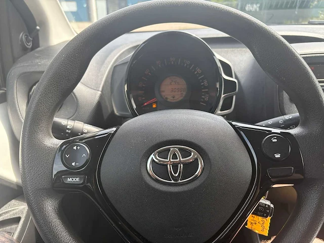 Toyota aygo 1.0 vvt-i x-fun , g-170-zv - afbeelding 26 van  28