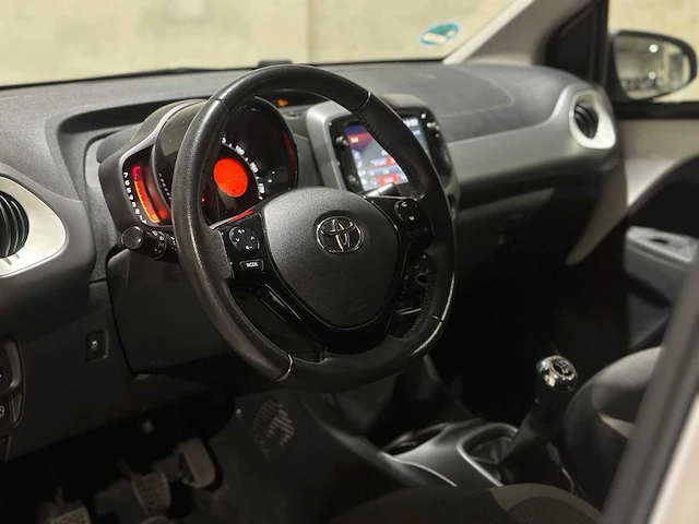 Toyota aygo 1.0 vvt-i x-play 72pk 2020, j-855-xb - afbeelding 8 van  38