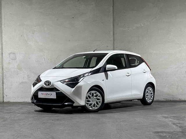 Toyota aygo 1.0 vvt-i x-play 72pk 2020, j-855-xb - afbeelding 1 van  38