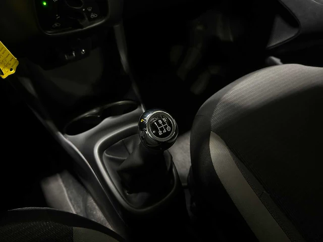 Toyota aygo 1.0 vvt-i x-play 72pk 2020, j-855-xb - afbeelding 17 van  38