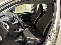 Toyota aygo 1.0 vvt-i x-play 72pk 2020, j-855-xb - afbeelding 22 van  38