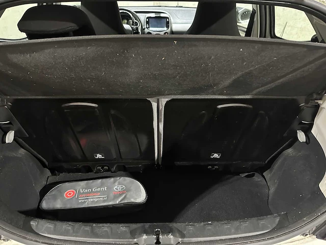 Toyota aygo 1.0 vvt-i x-play 72pk 2020, j-855-xb - afbeelding 26 van  38