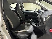 Toyota aygo 1.0 vvt-i x-play 72pk 2020, j-855-xb - afbeelding 30 van  38