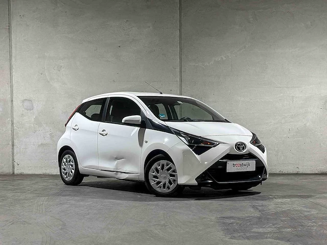Toyota aygo 1.0 vvt-i x-play 72pk 2020, j-855-xb - afbeelding 34 van  38