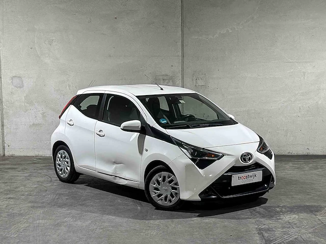 Toyota aygo 1.0 vvt-i x-play 72pk 2020, j-855-xb - afbeelding 35 van  38