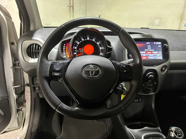 Toyota aygo 1.0 vvt-i x-play 72pk 2020, j-855-xb - afbeelding 9 van  38