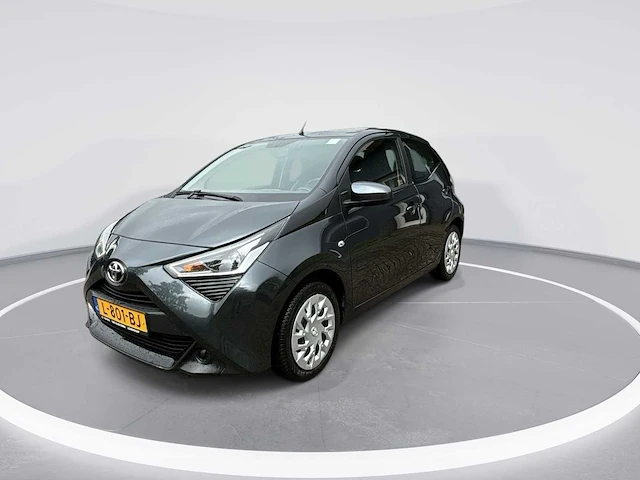 Toyota aygo 1.0 vvt-i x-play automaat | l-801-bj - afbeelding 1 van  23