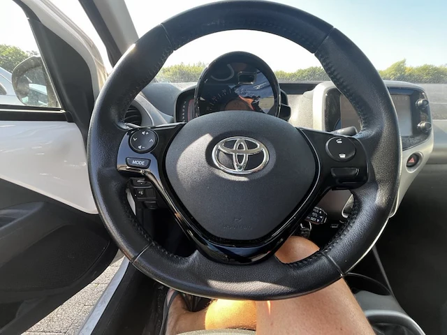 Toyota aygo 1.0i vvt-i x 69, 2015 - afbeelding 5 van  27