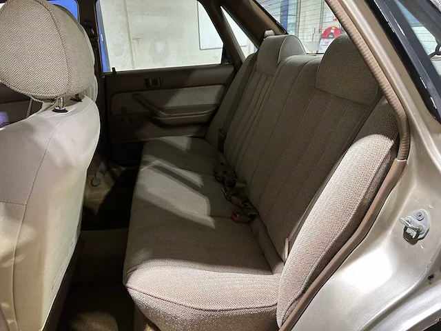 Toyota camry 2.0 xli tc 16 128pk 1987, sn-87-jy - afbeelding 21 van  34