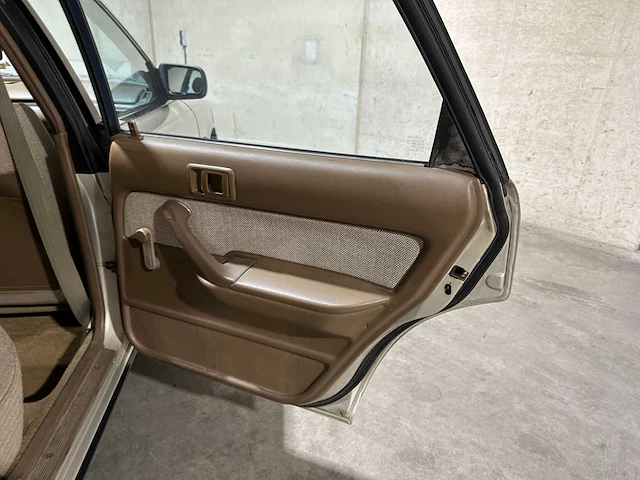Toyota camry 2.0 xli tc 16 128pk 1987, sn-87-jy - afbeelding 24 van  34