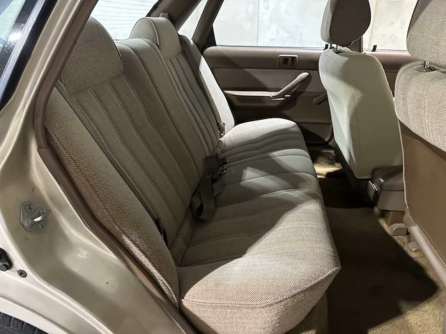 Toyota camry 2.0 xli tc 16 128pk 1987, sn-87-jy - afbeelding 25 van  34