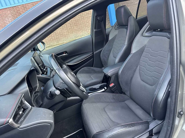 Toyota corolla touring sports 2.0 hybrid executive car 2023 | 00-31-81 - afbeelding 2 van  30