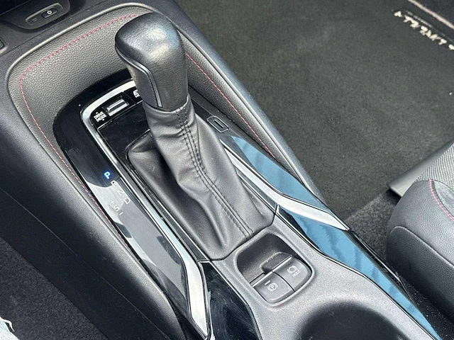 Toyota corolla touring sports 2.0 hybrid executive car 2023 | 00-31-81 - afbeelding 17 van  30