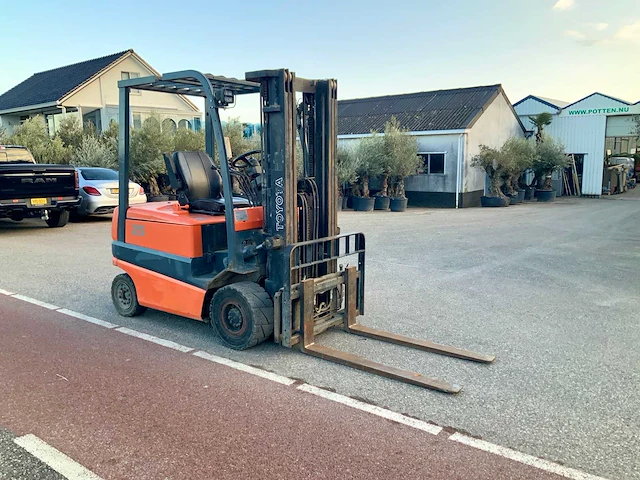 Toyota fbmf25 vorkheftruck - afbeelding 23 van  28