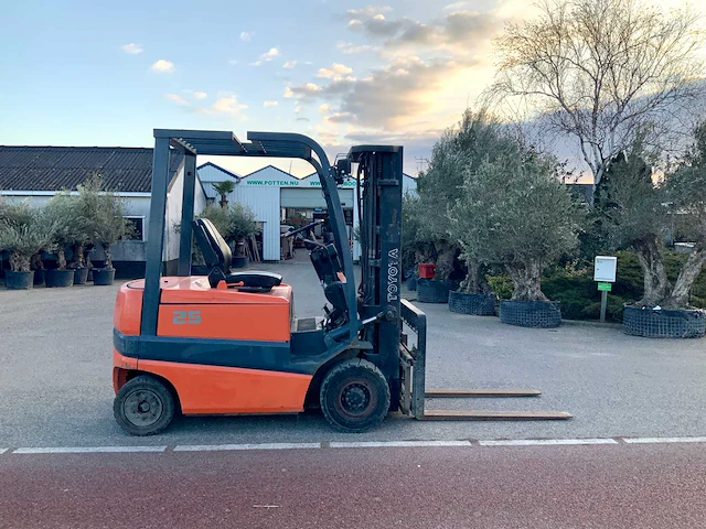 Toyota fbmf25 vorkheftruck - afbeelding 24 van  28