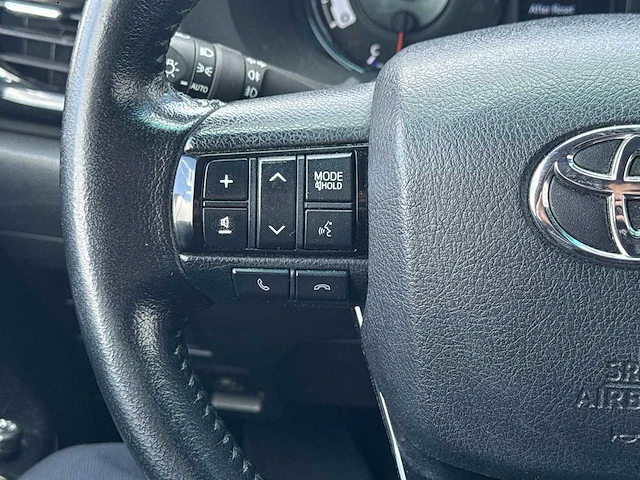 Toyota hilux 2.4 d-4d-f dc executive van | v-288-xl i - afbeelding 8 van  29