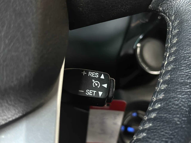 Toyota hilux 2.4 d-4d-f xc prof. 150pk 2018, v-343-nj - afbeelding 15 van  41