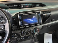 Toyota hilux 2.4 d-4d-f xc prof. 150pk 2018, v-343-nj - afbeelding 17 van  41