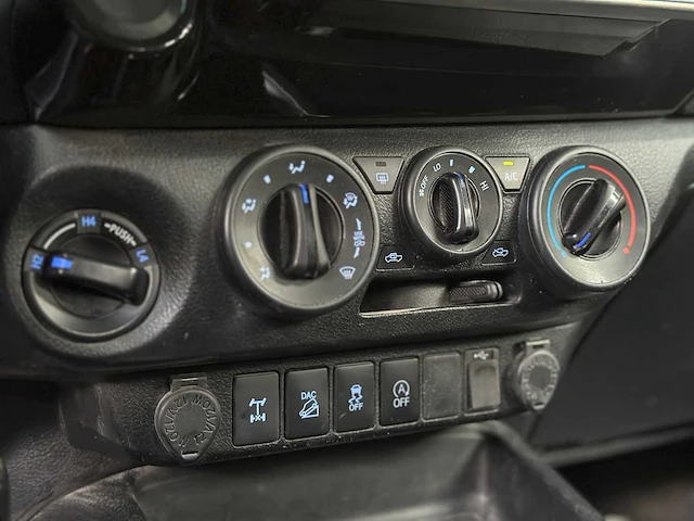 Toyota hilux 2.4 d-4d-f xc prof. 150pk 2018, v-343-nj - afbeelding 19 van  41