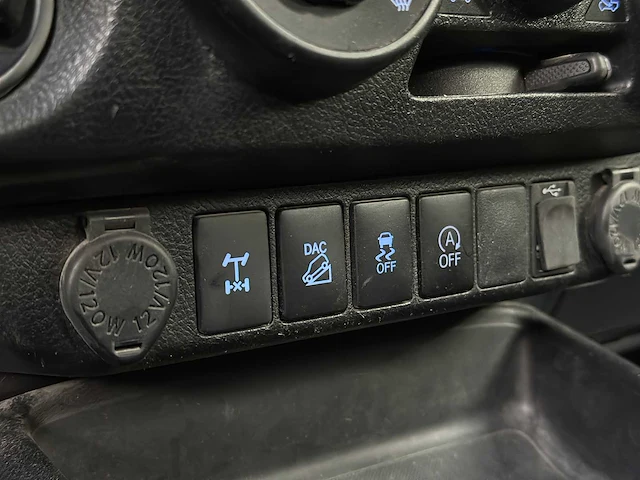 Toyota hilux 2.4 d-4d-f xc prof. 150pk 2018, v-343-nj - afbeelding 20 van  41