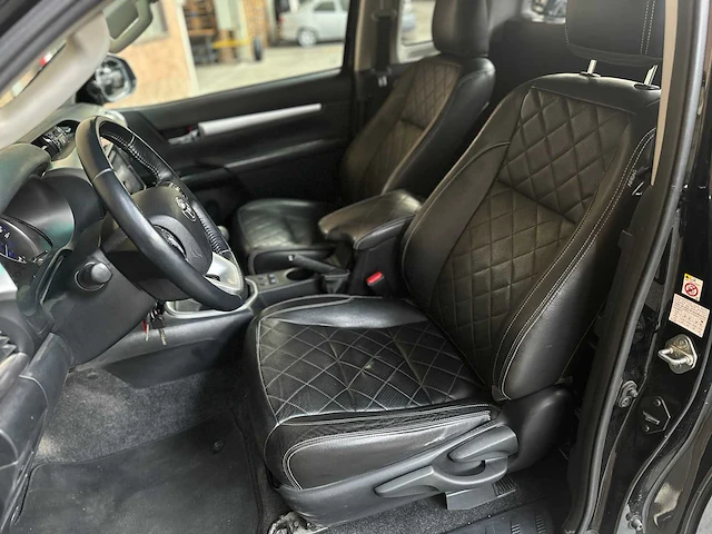 Toyota hilux 2.4 d-4d-f xc prof. 150pk 2018, v-343-nj - afbeelding 25 van  41