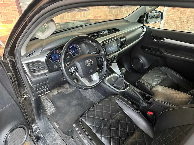 Toyota hilux 2.4 d-4d-f xc prof. 150pk 2018, v-343-nj - afbeelding 26 van  41
