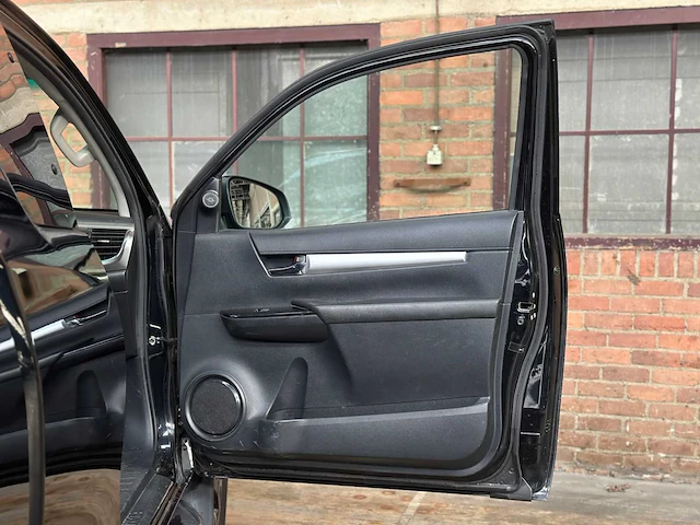 Toyota hilux 2.4 d-4d-f xc prof. 150pk 2018, v-343-nj - afbeelding 30 van  41