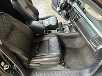 Toyota hilux 2.4 d-4d-f xc prof. 150pk 2018, v-343-nj - afbeelding 33 van  41