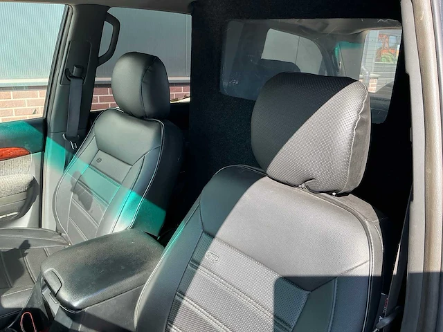 Toyota land cruiser d-4d personenauto - afbeelding 18 van  34