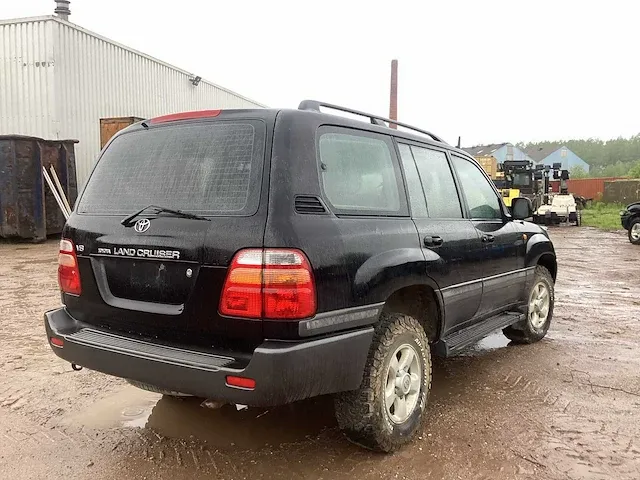 Toyota landcruiser personenauto - afbeelding 9 van  15