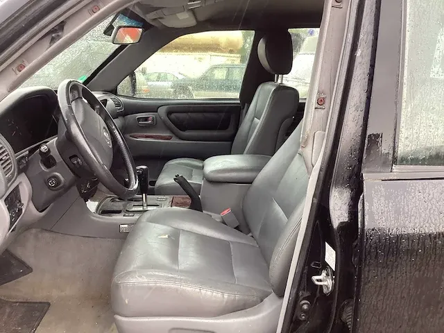 Toyota landcruiser personenauto - afbeelding 11 van  15