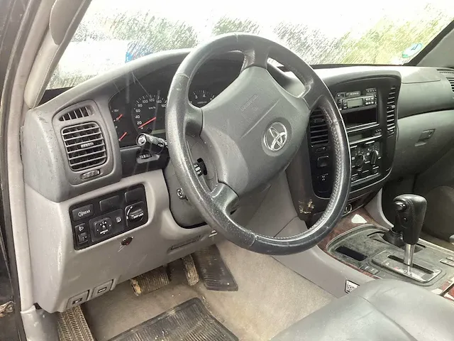 Toyota landcruiser personenauto - afbeelding 12 van  15