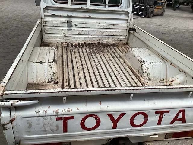 Toyota landcruiser pickup personenauto - afbeelding 8 van  12