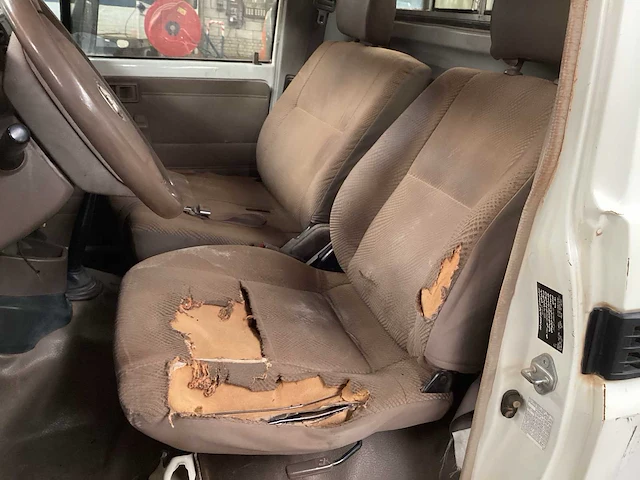 Toyota landcruiser pickup personenauto - afbeelding 9 van  12