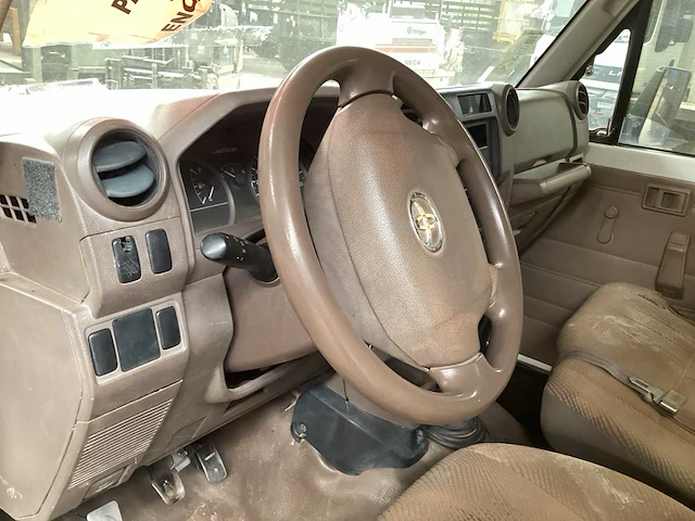 Toyota landcruiser pickup personenauto - afbeelding 10 van  12