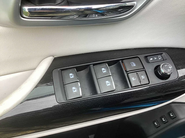 Toyota mirai jpd10 waterstof personenauto - afbeelding 17 van  25