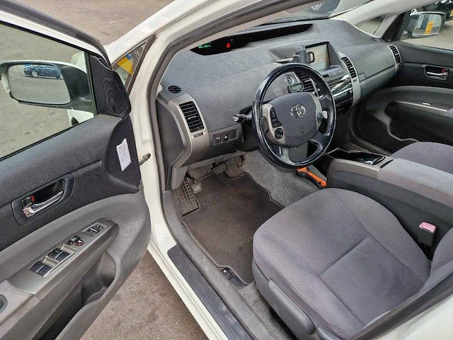 Toyota prius 1.5 vvt-i comfort , 01-gnn-1 - afbeelding 9 van  13