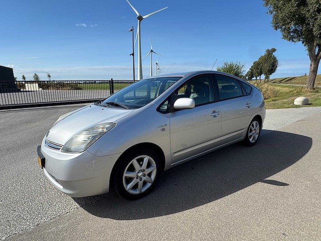 Toyota prius 1.5 vvt-i tech ed. 82-hxt-1 - afbeelding 1 van  34