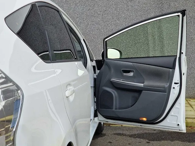 Toyota prius 1.8 aspiration 96g 7p| 75-zfr-4 - afbeelding 22 van  45